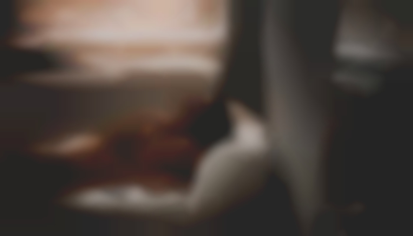 Comment reconnaître un profil de femme mature authentique en ligne ?